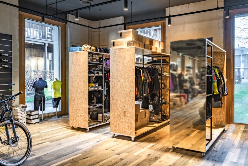 Nyffenegger Shopbau Ladenbau Innenausbau Referenz 3Bike Zürich Massanfertigung individuelles Design Regale