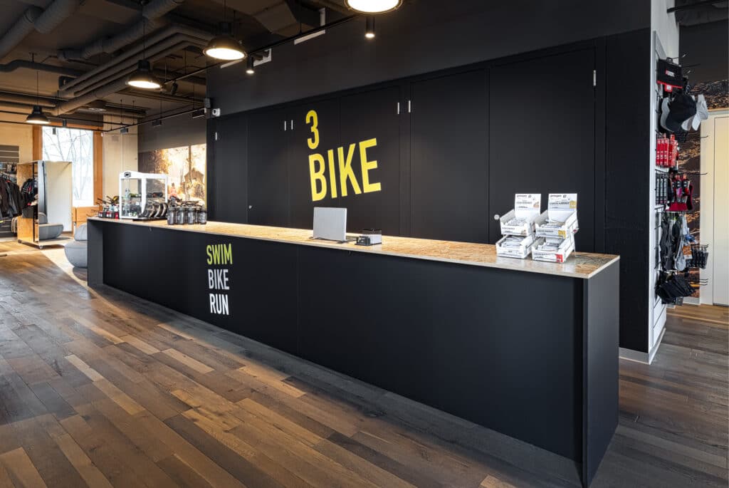 Nyffenegger Shopbau Ladenbau Innenausbau Referenz 3Bike Zürich Massanfertigung individuelles Design Verkaufstheke