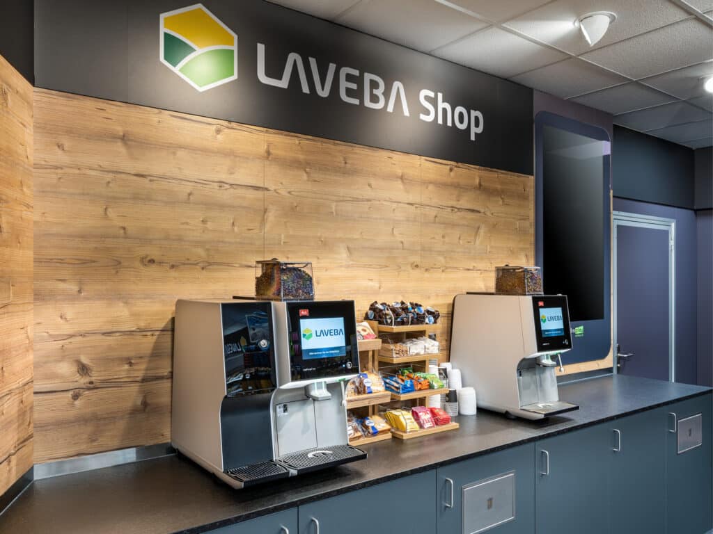 Nyffenegger Shopbau Ladenbau Schweiz Referenz Laveba Selbstbedienung Kafeemaschine Take Away