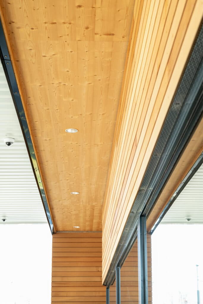 Nyffenegger Shopbau Ladenbau Tankstellen Tankstellenshop Umbau Referenz Schwamendingen Bäckerei Verkaufsraum individuelles Design Massanfertigung Holztheke