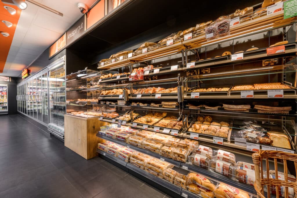 Nyffenegger Shopbau Tankstellenshop Umbau Ladenbau Migrolino Würenlos Brottheke