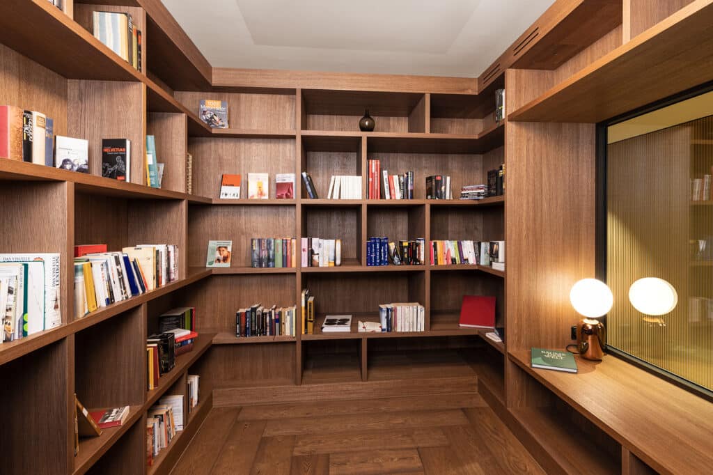 Nyffenegger Schreinerei Referenz Kloten Innenausbau Objekt Specogna Immobilien Bibliothek Bücherregal