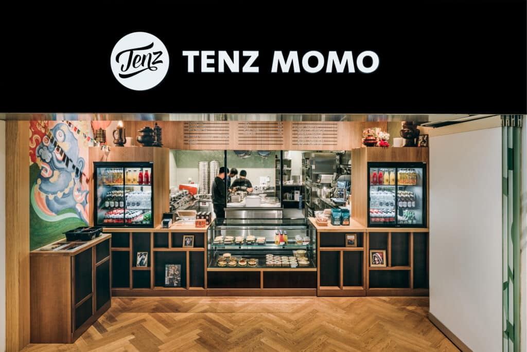 Nyffenegger Shopbau Ladenbau Schweiz Referenz Tenz Momo Eingangsbereich Massanfertigung individuelles Design
