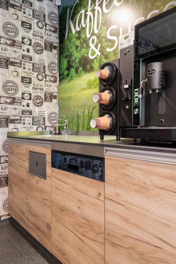 Nyffenegger Tankstelle Shopbau Ladenbau Tankstellenumbau Referenz TopShop schweizweit Kaffeemaschine Kaffeemaschine Selbstbedienung Take Away