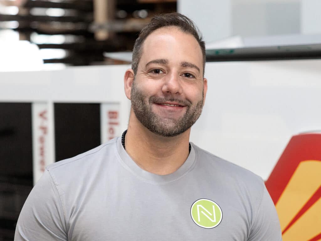 Nyffenegger Kloten Schreinerei Shopbau Ladenbau Mitarbeiter Montage Ammann Daniel