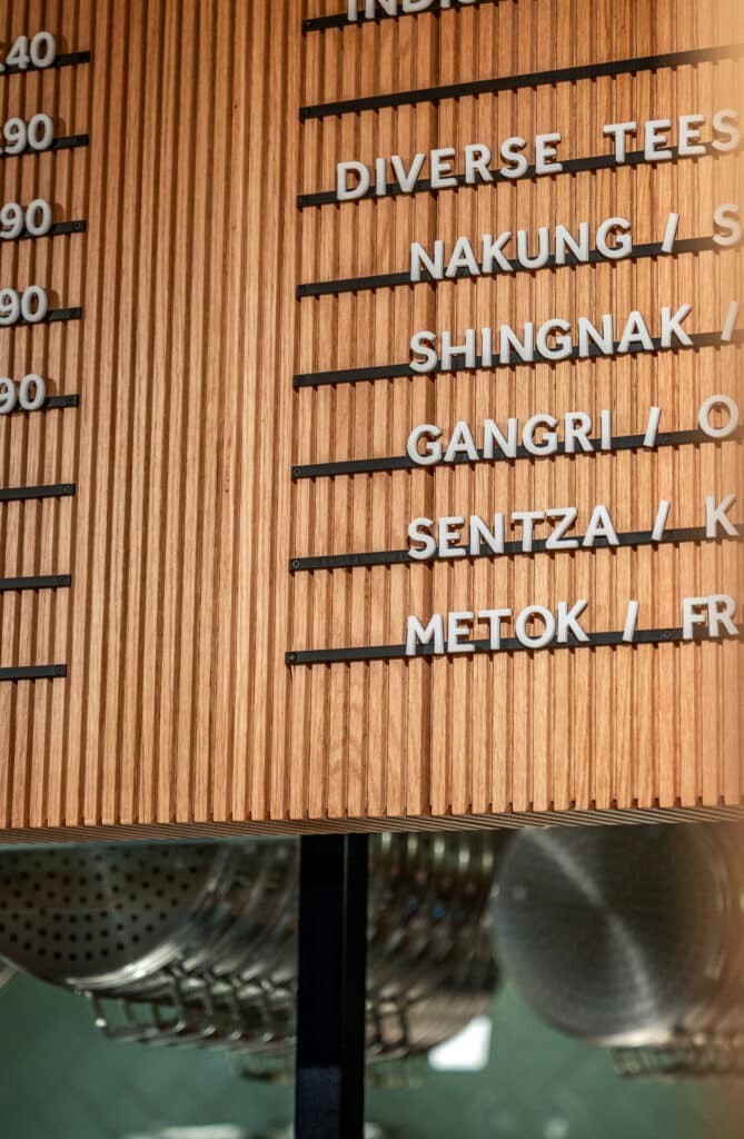 Nyffenegger Shopbau Ladenbau Referenz Tenz Memo Winterthur Inneneinrichtung Detail Getränkekarte