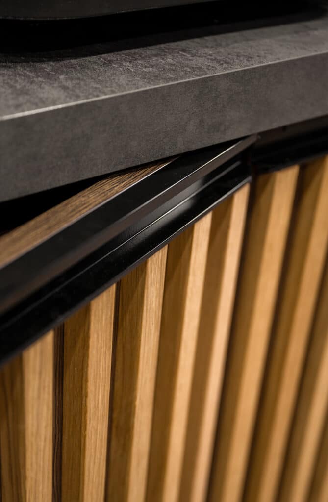 Nyffenegger Shopbau Ladenbau Referenz Tankstellenshop Umbau Würenlos Migrolino Shell Detailansicht Theke Holzverkleidung