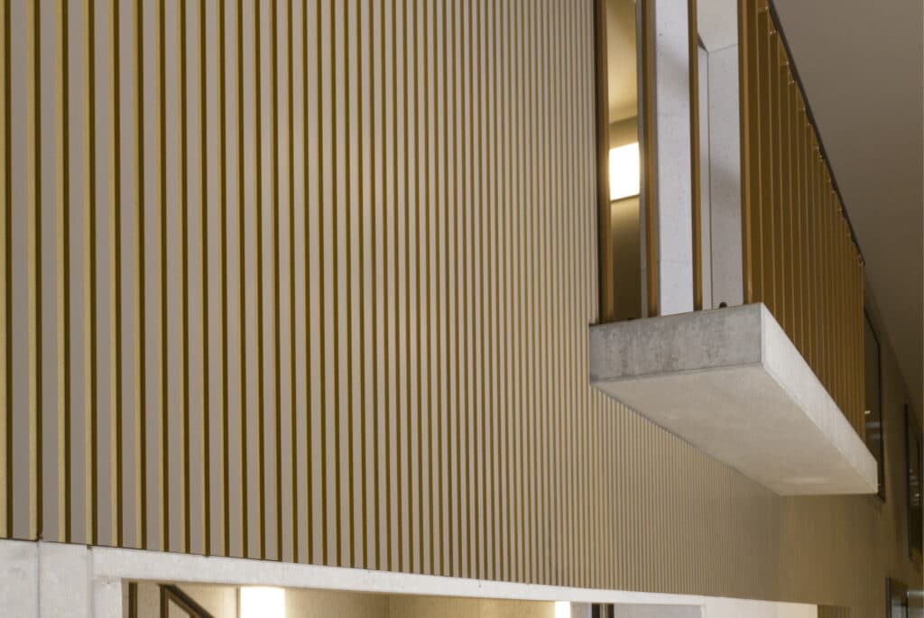 Nyffenegger Schreinerei Schweiz Referenz Kloten Innenausbau Objekt Specogna Immobilien Sitzecke individuelles Design Massanfertigung Eingangsbereich Details Massarbeit